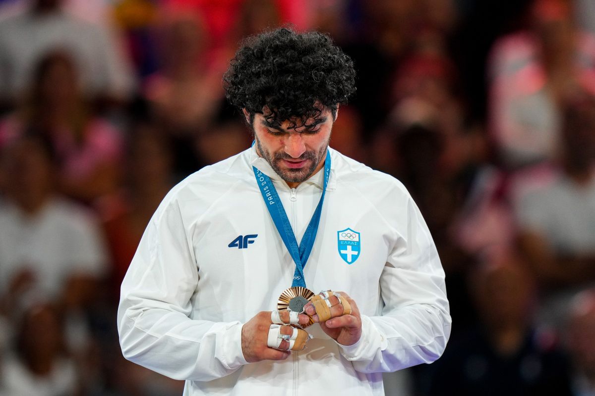 Greek President Sakellaropoulou Congratulates Theodoros Tselidis on First Bronze Medal at Paris Olympics