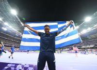 Pole vaulter Karalis clears 6 meters