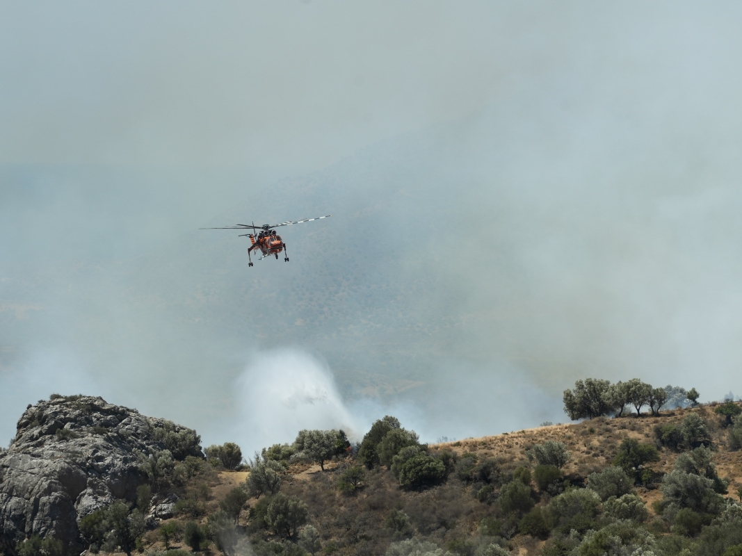 Σε πλήρη εξέλιξη η φωτιά στο Ρέθυμνο – Ανυπολόγιστη καταστροφή [vid]