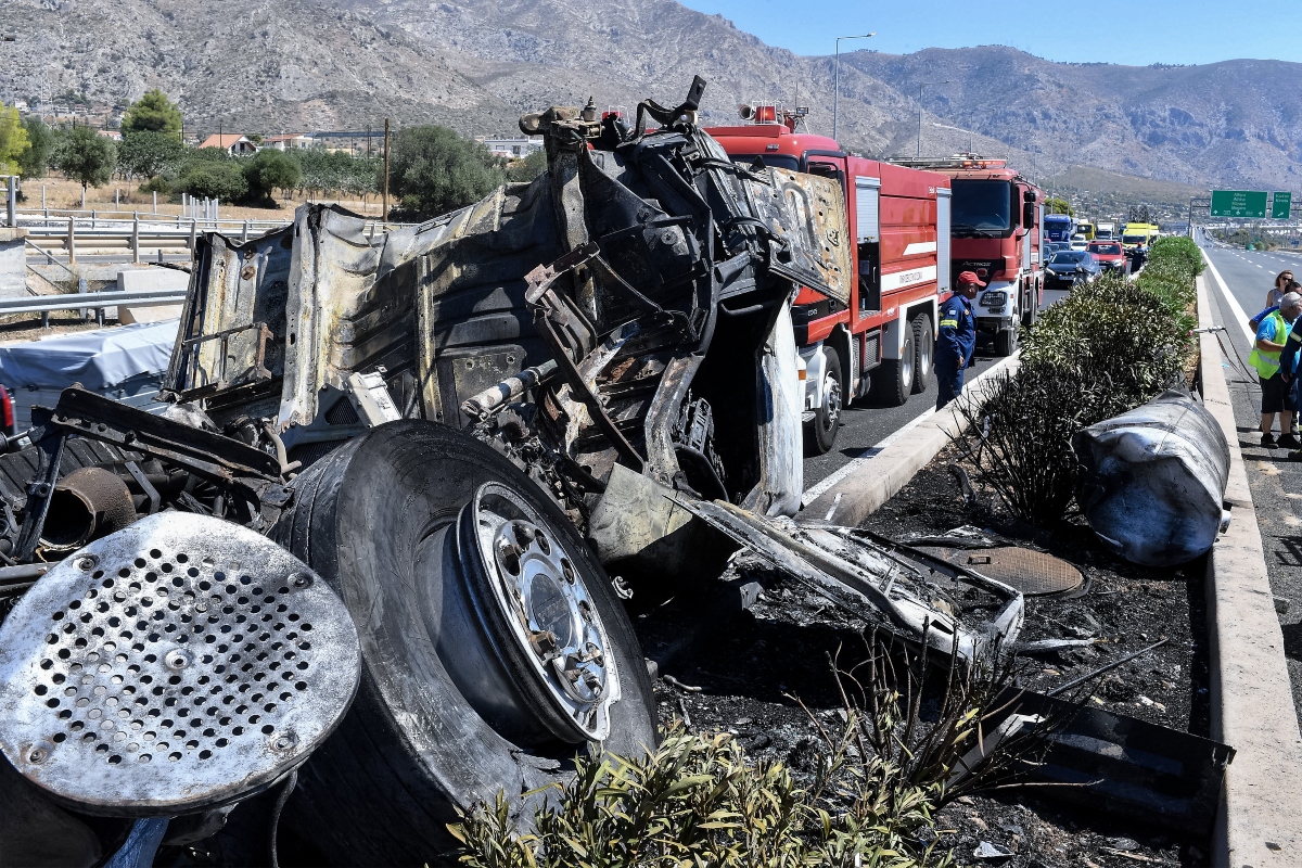 Αποκαταστάθηκε η κυκλοφορία στην Αθηνών-Κορίνθου στο ρεύμα προς Αθήνα μετά τη φωτιά σε βυτιοφόρο