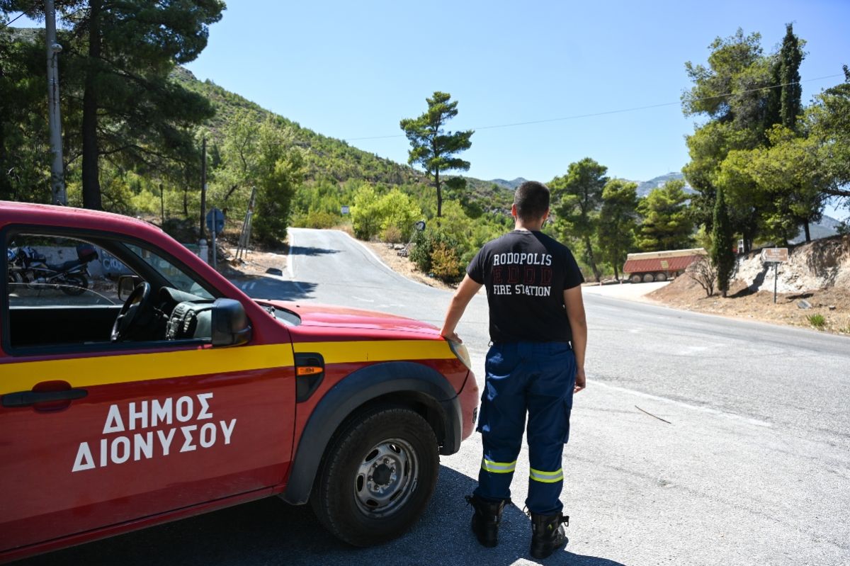 Δήμαρχος Διονύσου στο pagenews.gr για τη φωτιά στην Αττική: Υπάρχουν αναζωπυρώσεις στον Διόνυσο