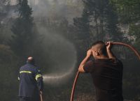 Φωτιά στον Βαρνάβα: Στο νοσοκομείο δύο άτομα με αναπνευστικά προβλήματα λόγω εισπνοής καπνού