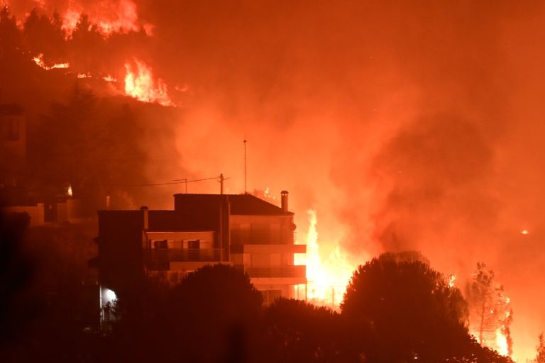 Fire in Attica: Houses,businesses and property destroyed in Vrilissia, Penteli, Chalandri – Videos and photos