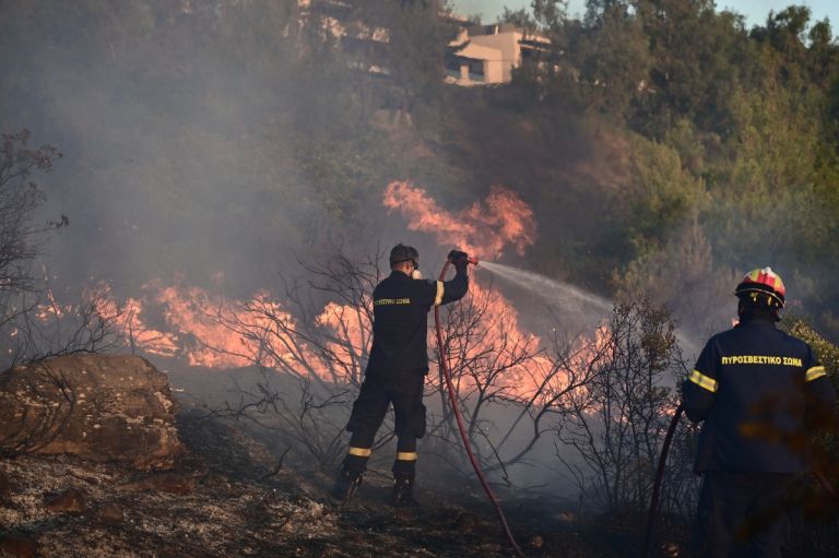 Φωτιά στην Αττική: O καπνός από την πυρκαγιά έχει ήδη διανύσει 300χλμ. [Χάρτης]