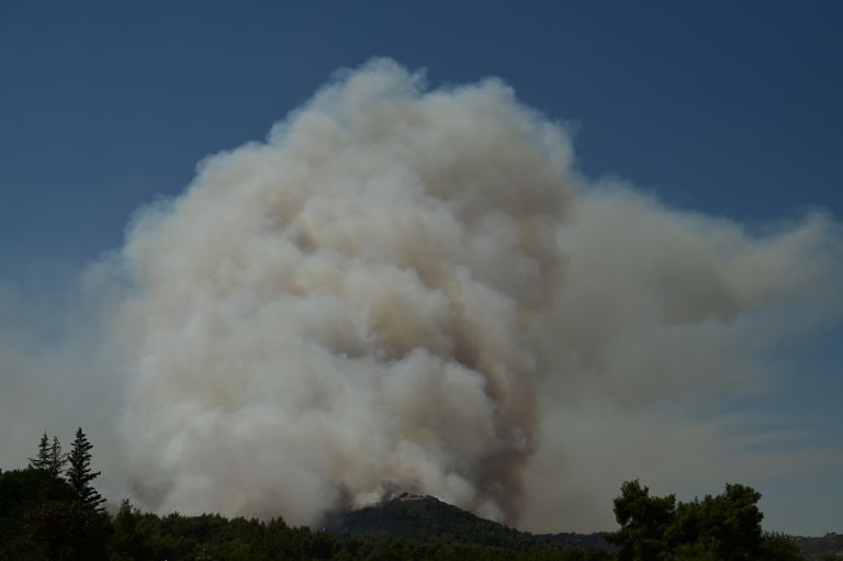 Πώς να αποφύγετε την εισπνοή καπνού σε περίπτωση πυρκαγιάς [vid]