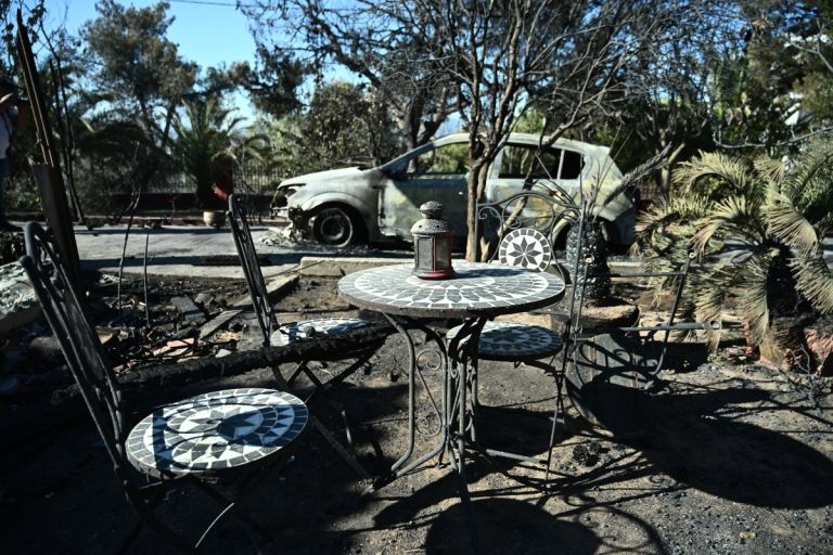 Καταστροφικό ήταν το πέρασμα της πύρινης λαίλαπας στην Αττική [pics,vid]