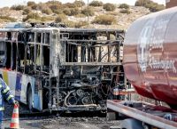 Φωτιά σε λεωφορείο στη Λεωφόρο Ποσειδώνος, στο ύψος της Βουλιαγμένης