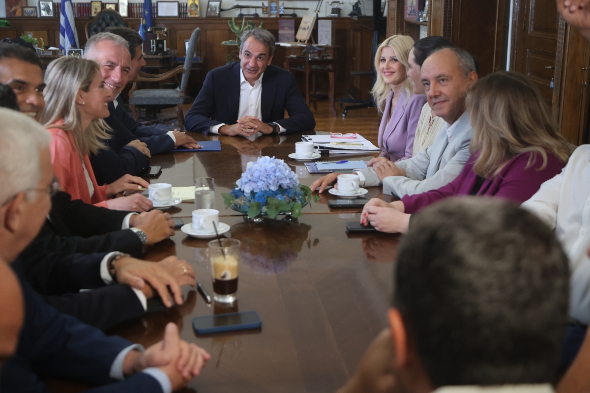 Μητσοτάκης: Στο Υπουργείο Μακεδονίας-Θράκης ο πρωθυπουργός – Συναντήθηκε με βουλευτές