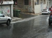 Καιρός: Ισχυρές καταιγίδες, κεραυνοί – Πότε αναμένεται να εξασθενίσουν τα φαινόμενα