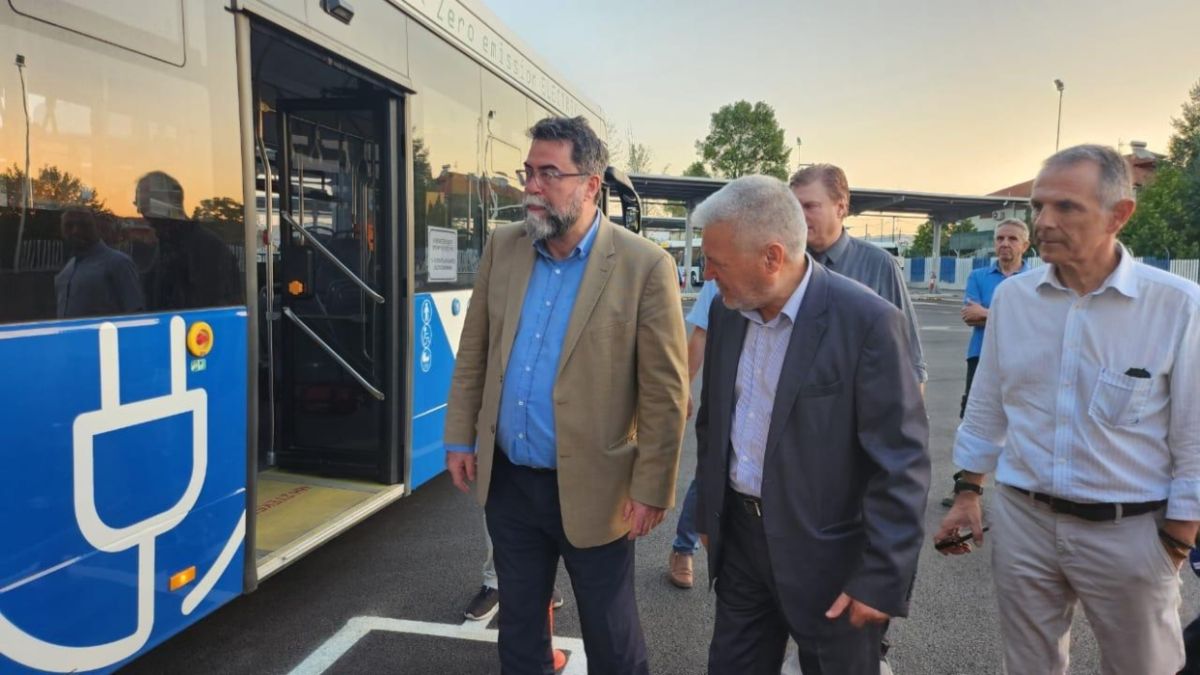 Οικονόμου: Στόχος η αλλαγή όλων των λεωφορείων έως το 2027