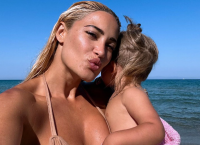 Ιωάννα Τούνη στο Instagram: Πάω διακοπές χωρίς τον Πάρη, όποια με πει κακιά μαμά θα την κάνω μπλοκ