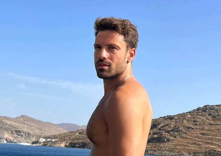 Κρήτη: Με φανέλα της Εθνικής εμφανίστηκε ο Κωνσταντίνος Αργυρός σε συναυλία του στο Παγκρήτιο