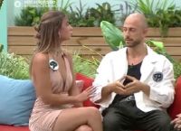 Power of Love: «Τα έχωσε» ο Πελετιέ στη Σωτηρία: «Αυτό που φοράς είναι προκλητικό και πρόστυχο»