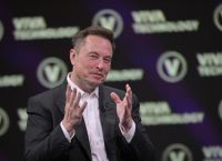 Ίλον Μασκ: «Λέει ναι» στο #EndTheFed – Η «μάχη» Τζερόμ Πάουελ και Ντόναλντ Τραμπ