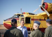 Mitsotakis thanks aerial firefighters