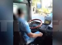 Σε διαθεσιμότητα ο οδηγός του λεωφορείου που έβριζε σε δρομολόγιο στην Κέρκυρα [vid]