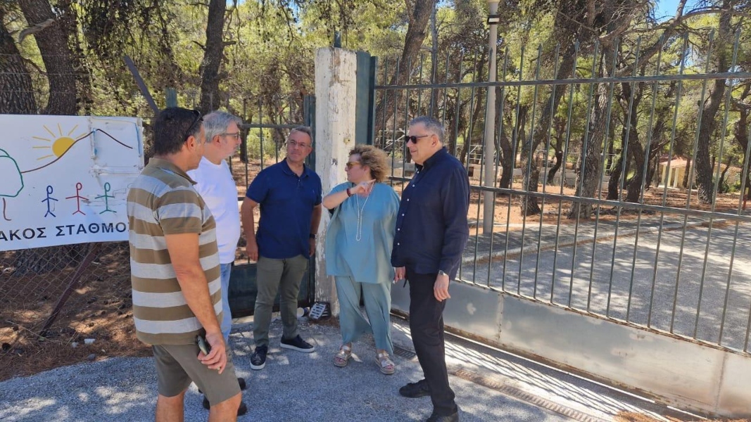 Αυτοψία της ηγεσίας του υπουργείου Μεταφορών στις υποδομές που κάηκαν στην Πεντέλη