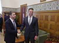 Αντιπολίτευση: Ανάμεσα σε εσωστρέφεια και αδράνεια