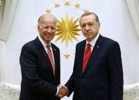 Συνδιάλεξη Ερντογάν – Μπάιντεν μετά την ανταλλαγή κρατουμένων Ρωσίας και Δύσης