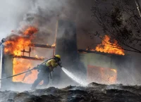 Καλιφόρνια: Στις φλόγες 1,7 εκατ. στρέμματα και εκατοντάδες σπίτια [VID]