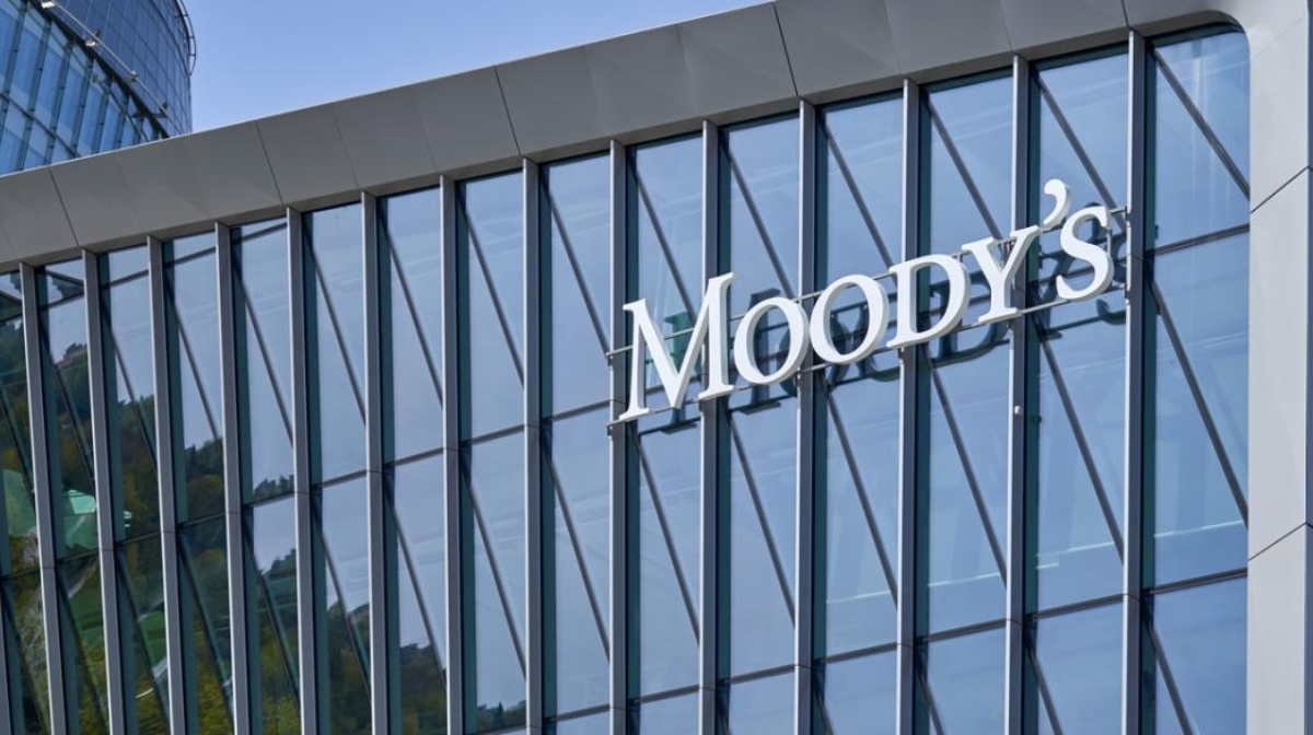 Moody’s: Θετικές προοπτικές στην αξιολόγηση, κλειδί ο τραπεζικός τομέας