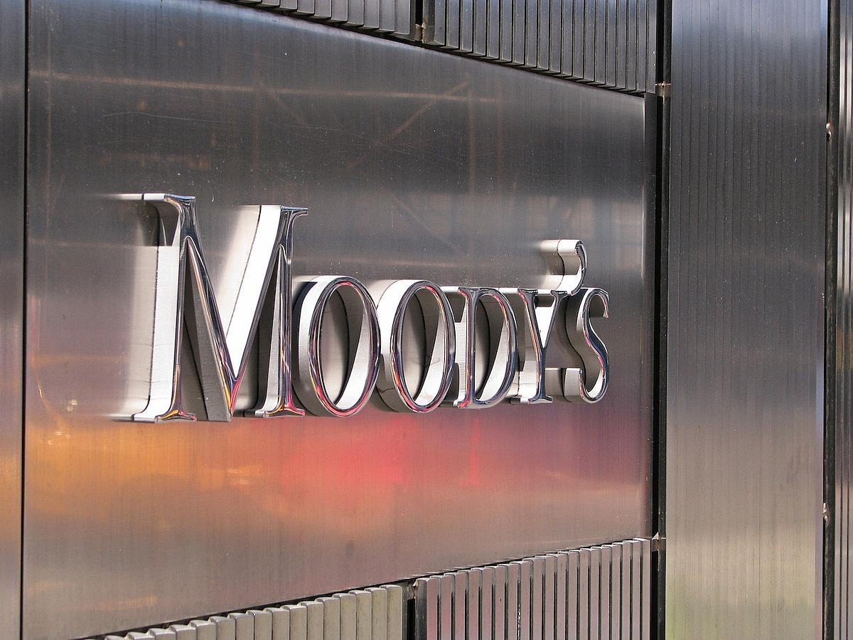 Moody’s: Οι αντίρροπες δυνάμεις για τις ελληνικές τράπεζες