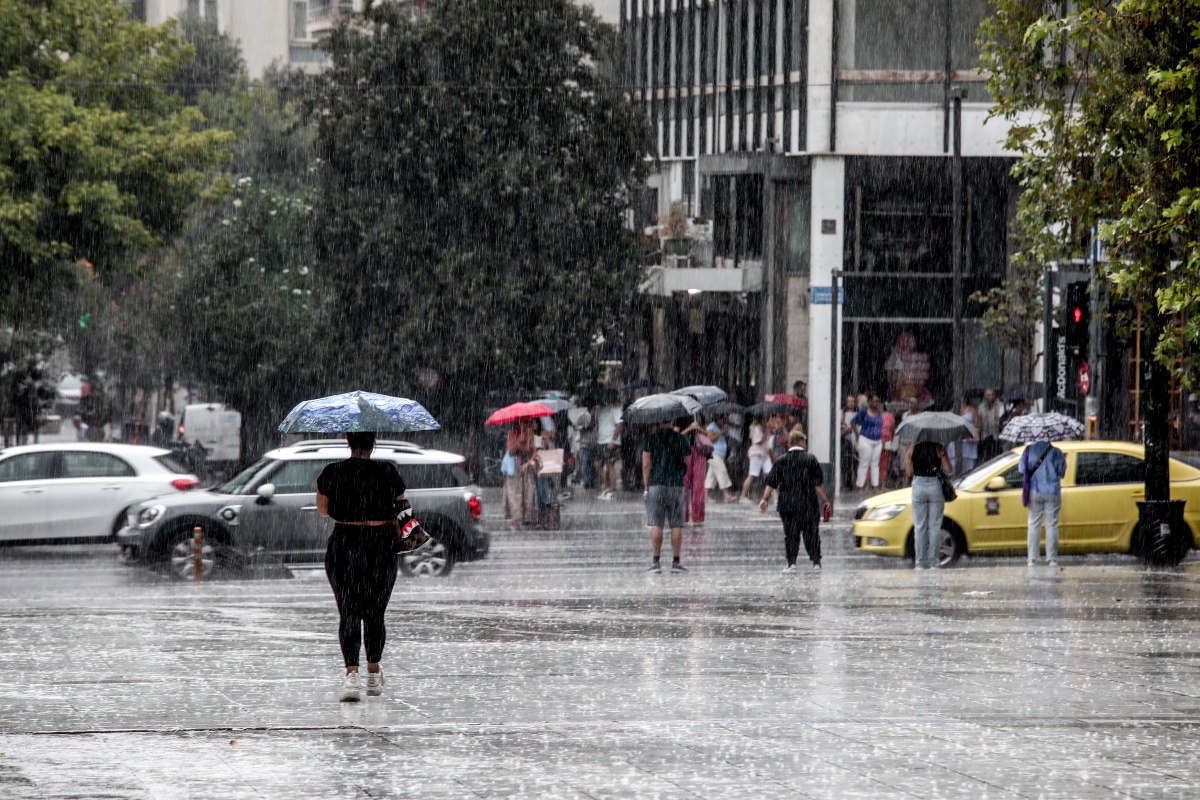 Φθινοπωρινό σκηνικό με πτώση της θερμοκρασίας και βροχές