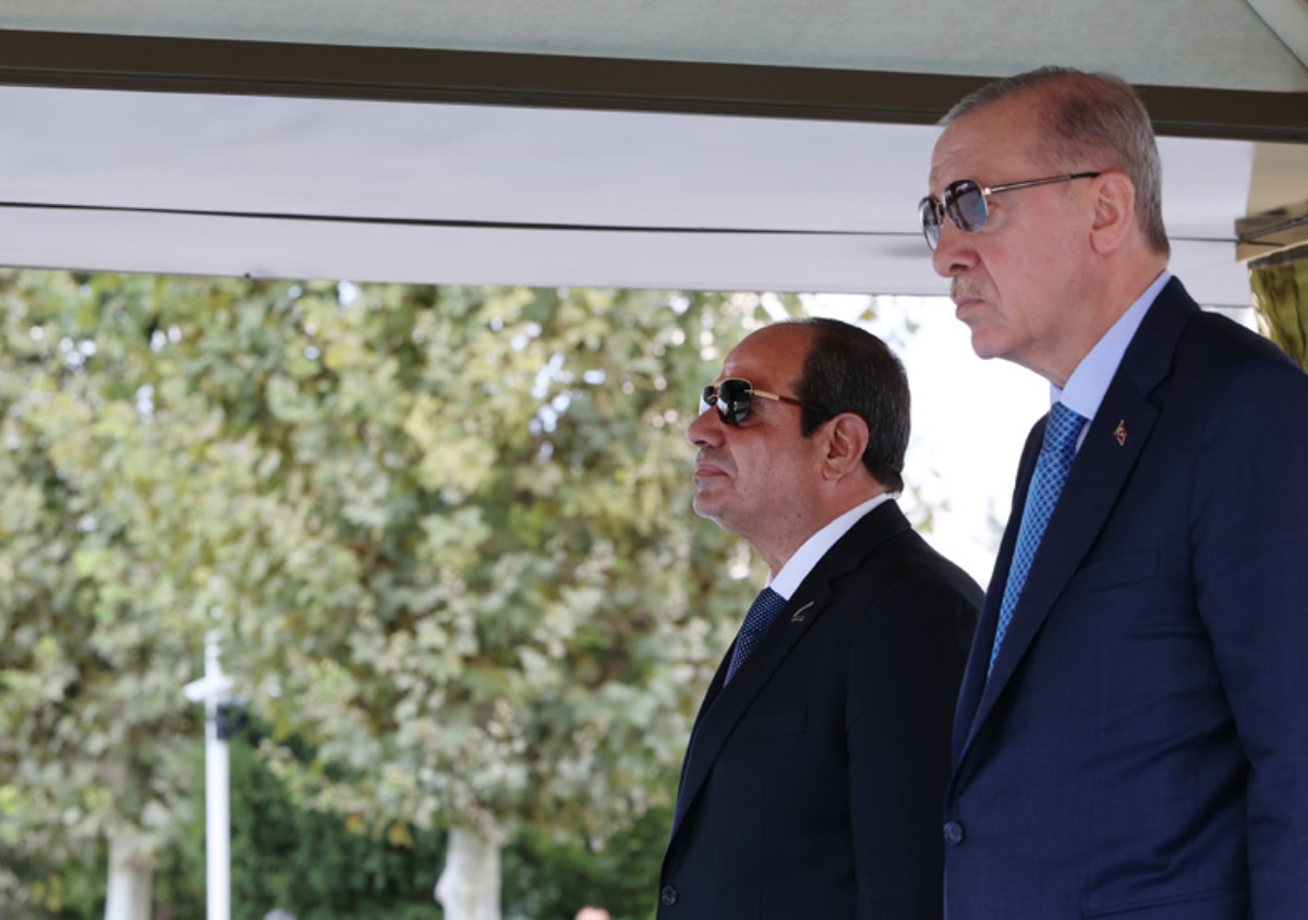 Ο Ερντογάν εξακολουθεί να διατηρεί δεσμούς με τη Μουσουλμανική Αδελφότητα παρά την προσέγγιση με τον Σίσι
