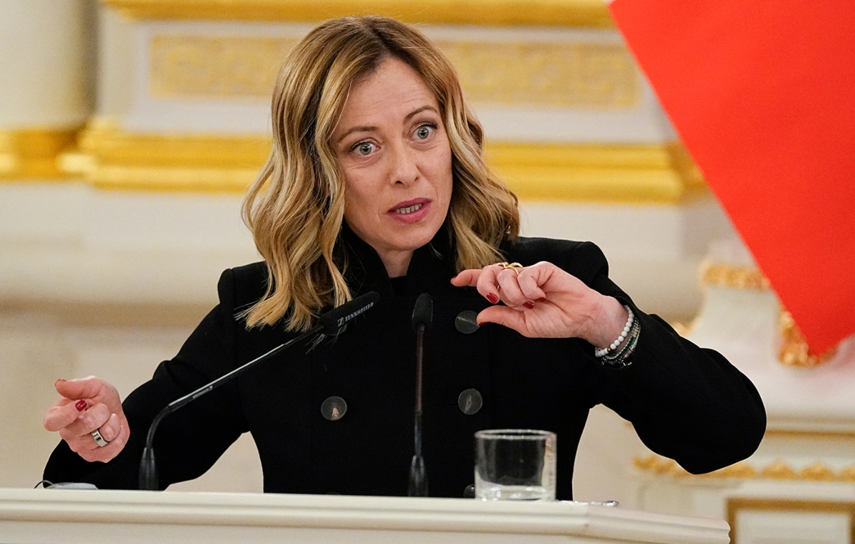 Μελόνι: Πρόστιμα έως €10.000 σε πιλότους που βοηθούν σκάφη μεταναστών