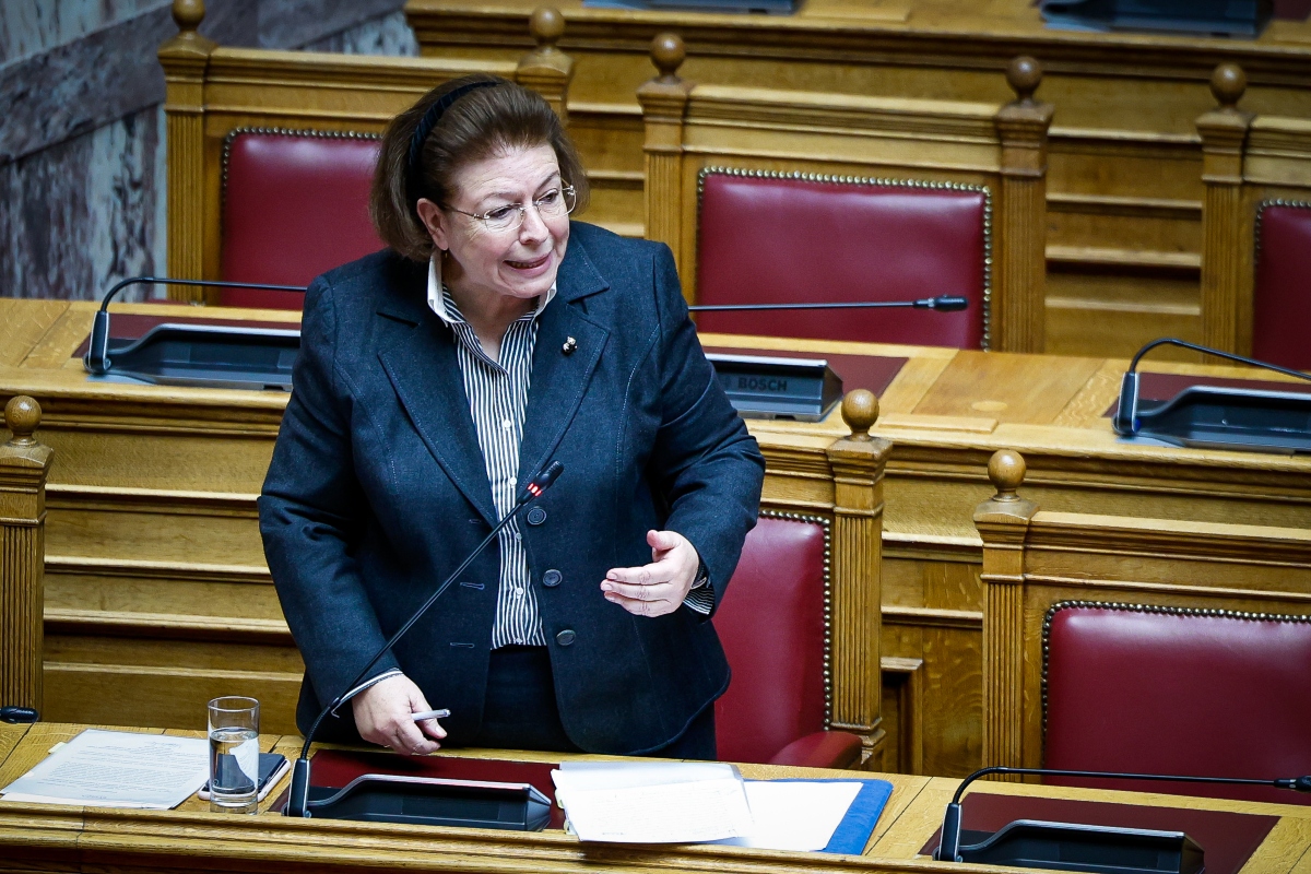 Αυτοψία της Λίνας Μενδώνη στον Τύμβο Καστά