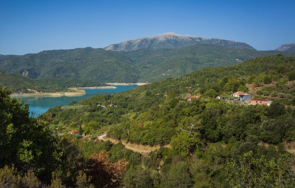 Έπεσε κατά 10 μέτρα η στάθμη της λίμνης Πουρναρίου