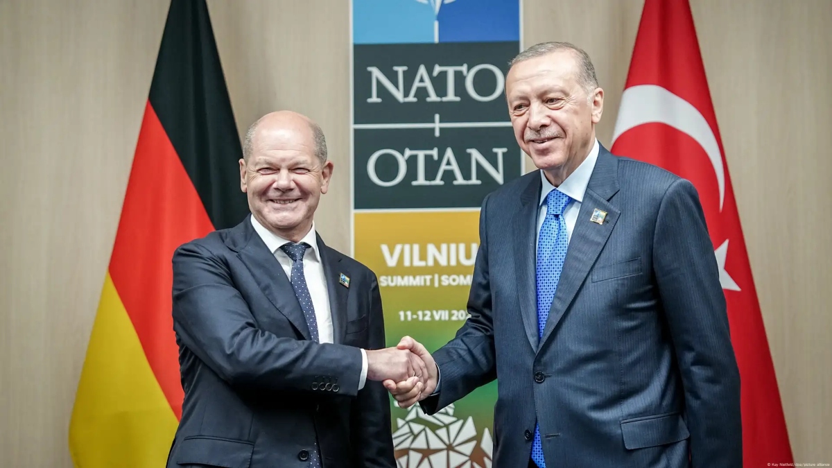 Συμφωνία Σολτς – Ερντογάν: Η Γερμανία απελαύνει εκατοντάδες μετανάστες προς την Τουρκία