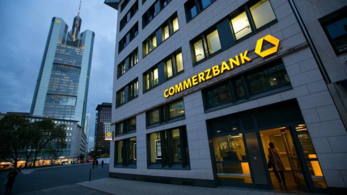 Commerzbank και Unicredit στο ίδιο τραπέζι με φόντο την προοπτική εξαγοράς