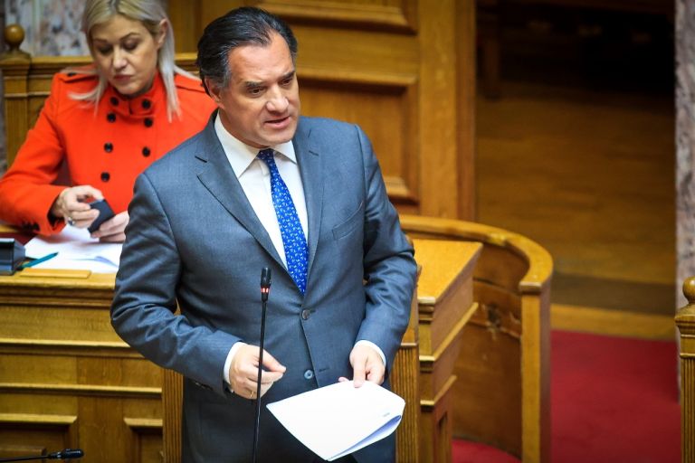Άδωνις Γεωργιάδης: Κατινιές με τα χαλιά σε βάρος της Όλγας Κεφαλογιάνη [pic]