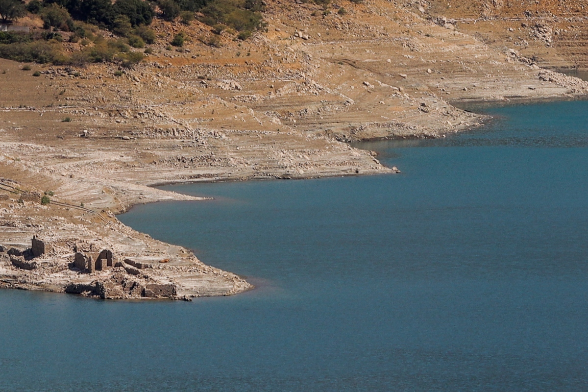 Athens Faces Water Crisis as Lake Mornos Levels Drop, Uncovering Sunken Village