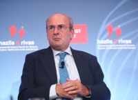 Χατζηδάκης: Ο πρωθυπουργός ανακοινώνει νέα μείωση ασφαλιστικών εισφορών