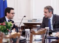 Συνάντηση Μητσοτάκη με τον υπουργό Εξωτερικών της Γαλλίας Στεφάν Σεζουρνέ