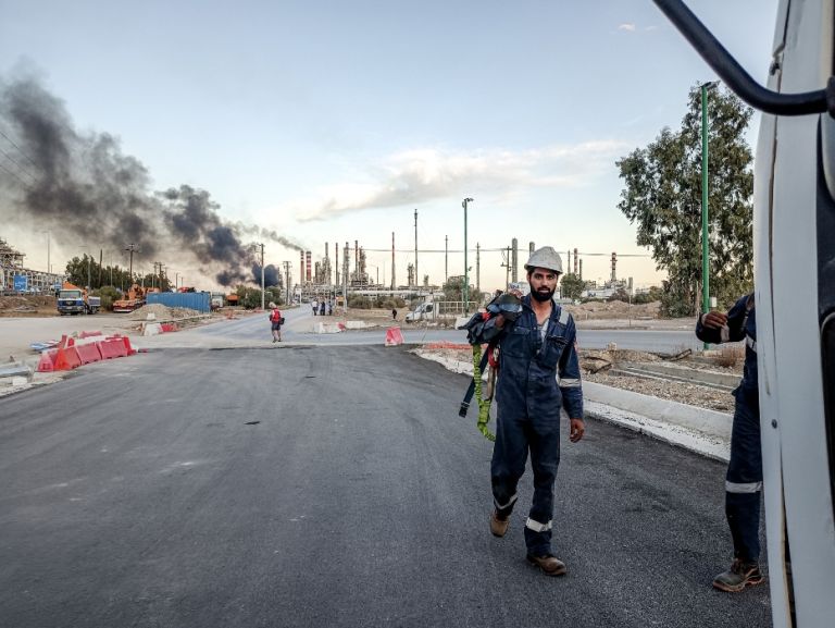 Κατασβέστηκε η πυρκαγιά στο διυλιστήριο της Motor Oil στους Αγίους Θεοδώρους [vid]