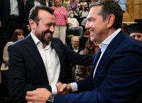 «Παρέλαση» βουλευτών του ΣΥΡΙΖΑ στη βράβευση του Τσίπρα – Ποιοι βρέθηκαν εκεί