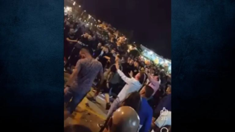 Άγριο ξύλο με 3 τραυματίες σε πανηγύρι στον Κορυδαλλό – Έφευγαν καρέκλες στον αέρα [vid]