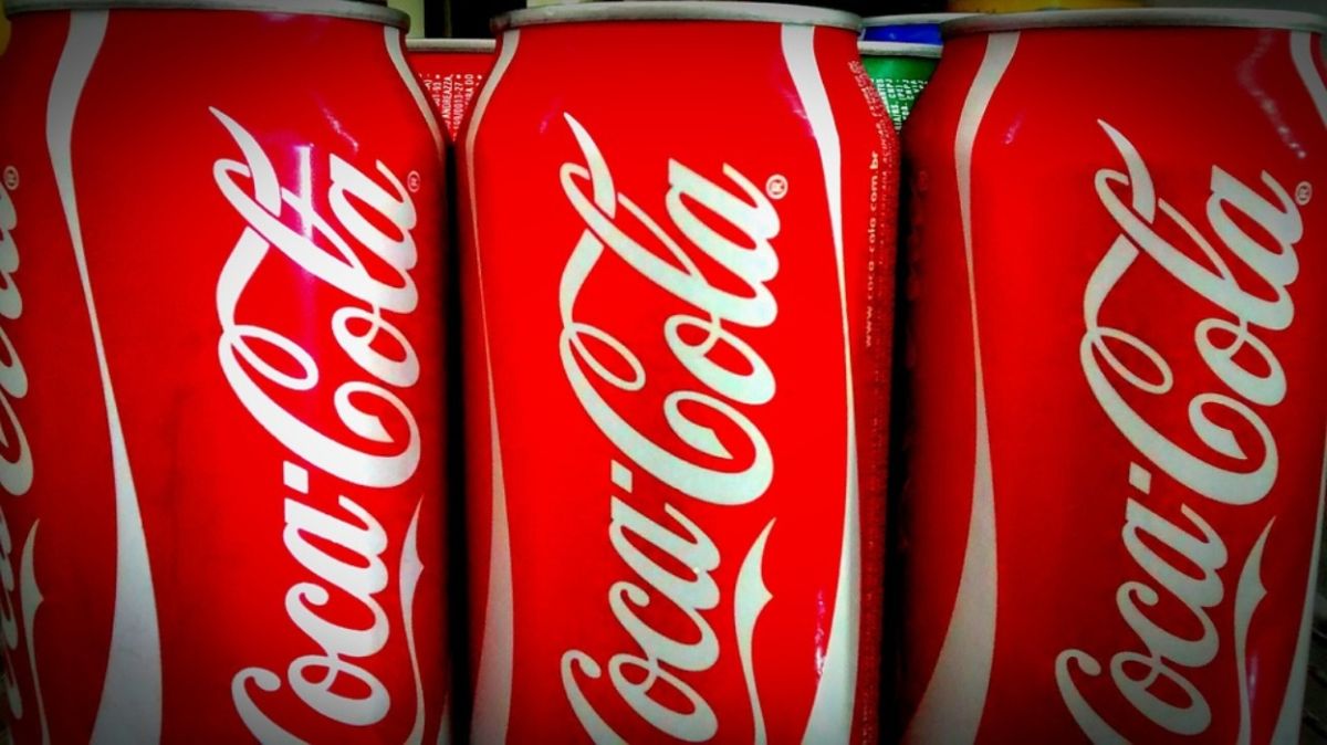 Coca Cola: Γιατί οι ιρλανδικές αρχές την έβαλαν στο στόχαστρο