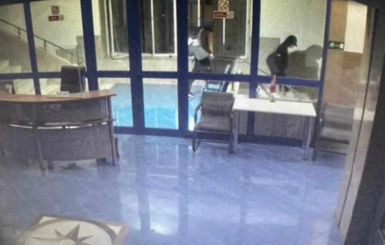 Φωτογραφία ντοκουμέντο από τη διάρρηξη στα γραφεία υπουργείου – Άρπαξαν 30 laptop [vid,pic]