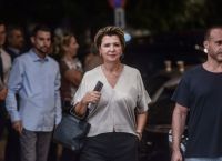 Ένταση έξω από την Κουμουνδούρου με αποδοκιμασίες από τους kasselistas