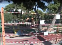 Τρόμος σε παιδική χαρά στη Βάρκιζα: Οδηγός έχασε τον έλεγχο του αυτοκινήτου και μπήκε μέσα