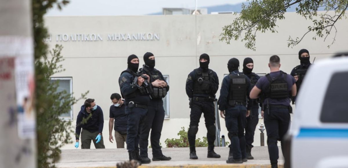 Ύποπτο αντικείμενο στο Σύνταγμα – Επί τόπου τα ΤΕΕΜ, έκλεισαν δρόμοι