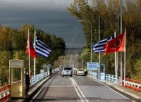 Τούρκοι αστυνομικοί πυροβόλησαν Έλληνα οδηγό στα ελληνοτουρκικά σύνορα που επιτέθηκε σε μοτοσικλετιστή Τούρκοι αστυνομικοί πυροβόλησαν Έλληνα οδηγό στα ελληνοτουρκικά σύνορα που επιτέθηκε σε μοτοσικλετιστή