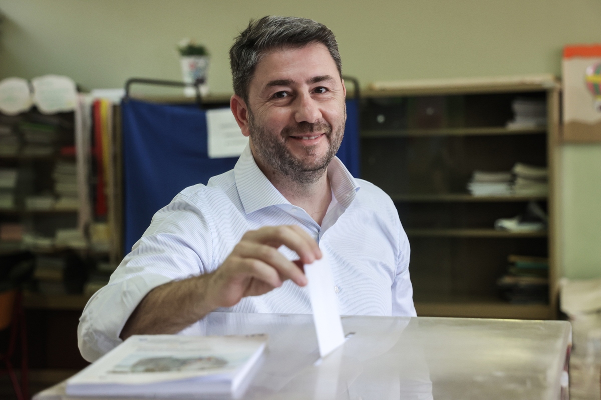 Metron Analysis: 2 στους 10 που «μάλλον ή σίγουρα» θα πάνε στις κάλπες του ΠΑΣΟΚ δηλώνουν ψηφοφόροι της ΝΔ