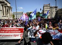 Γαλλία: Χιλιάδες διαδηλωτές ζητούν την παραίτηση Μακρόν