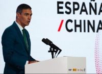 O Σάντσεθ καλεί την ΕΕ να επανεξετάσει το σχέδιο για επιβολή φόρων στα κινεζικά ηλεκτρικά οχήματα