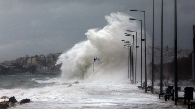 Έρχεται η κακοκαιρία Atena με καταιγίδες κεραυνούς και χαλάζι
